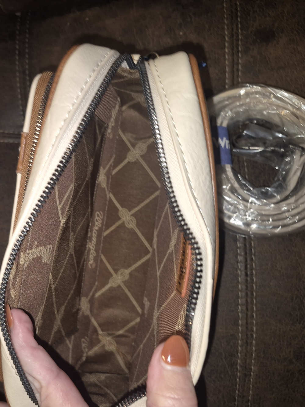Wrangler Two-Tone Brown & Cream Crossbody Bag - Picture 7 of 8